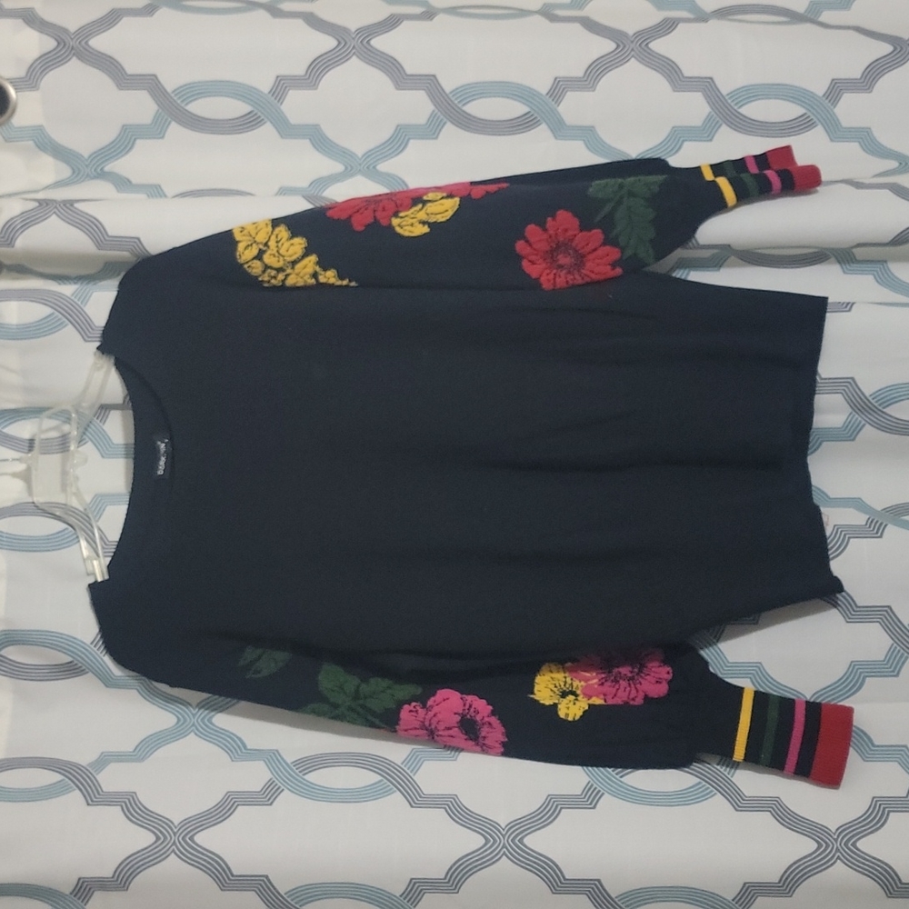 New sweater with flowers size L